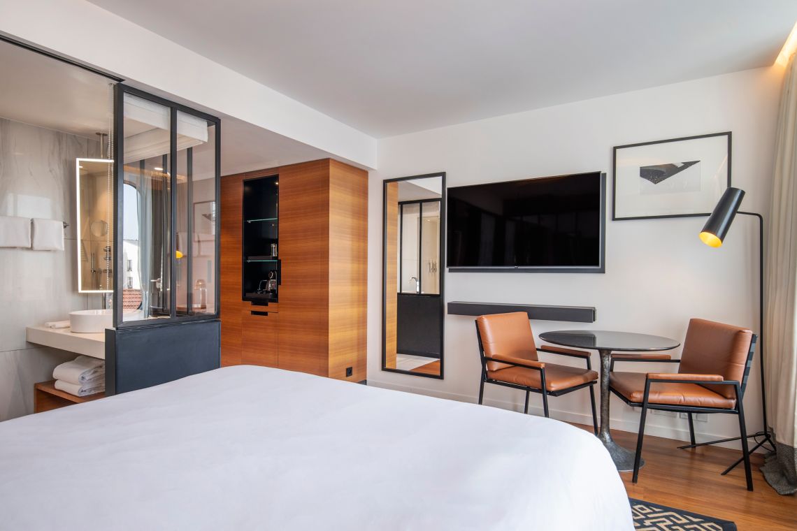 Renaissance Paris République photo